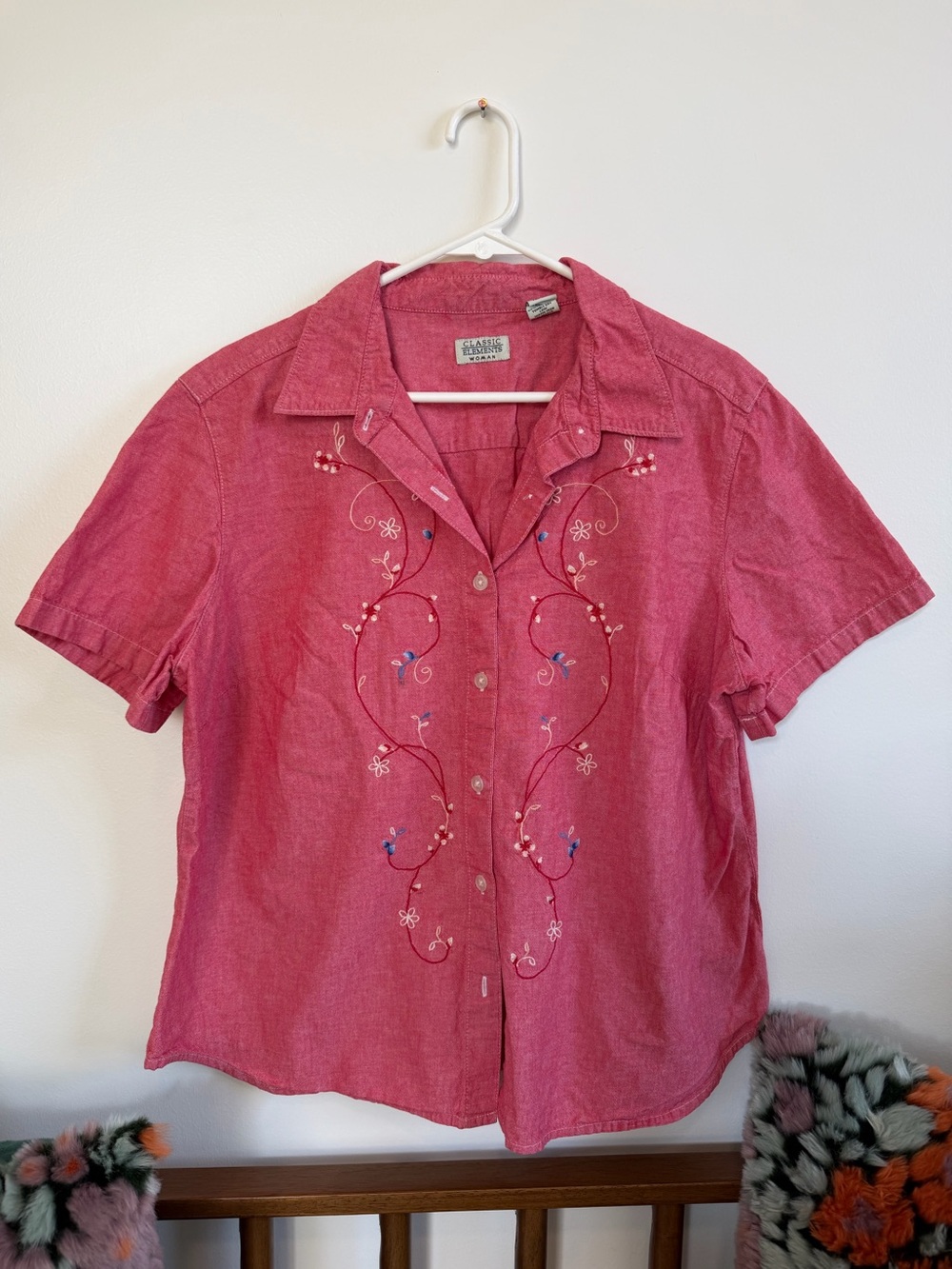 VINTAGE CLASSIC ELEMENTS EMBROIDERED BUTTON DOWN BLOUSE